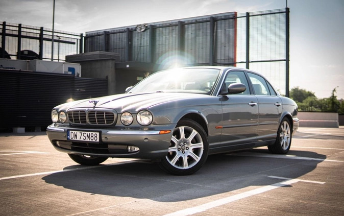 Jaguar XJ cena 55000 przebieg: 232000, rok produkcji 2004 z Wrocław małe 407